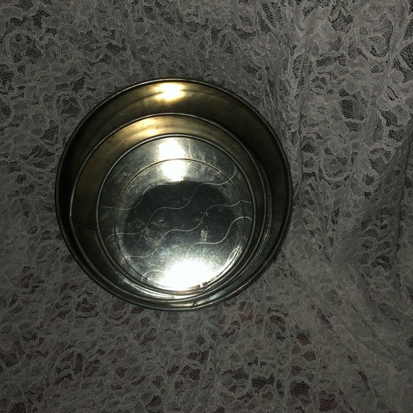 A set of three fruitcake/ wedding cake baking pans. Non removable bottoms - Picture 7 of 13